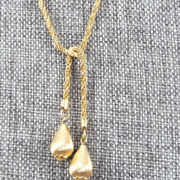 Vintage 70's Gold Tone Drop Tussle Necklace - Picture 4 of 11